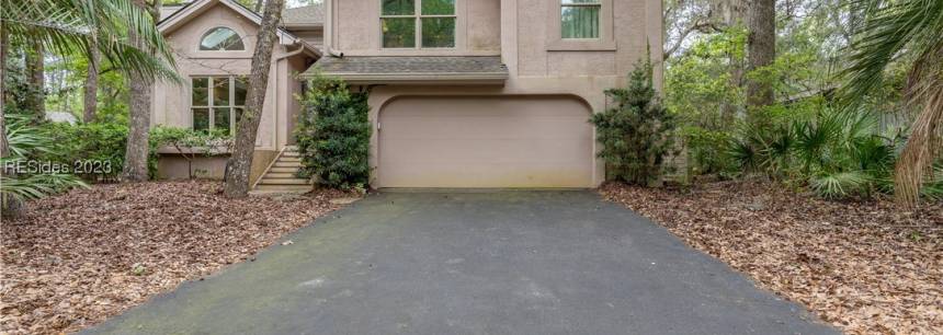 1 Hollyberry Ln