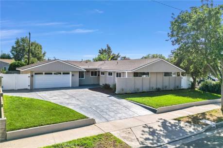 2216 E Cloverdale Ave