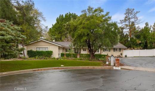11775 Encino Ave