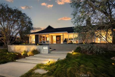 1425 La Perla Ave