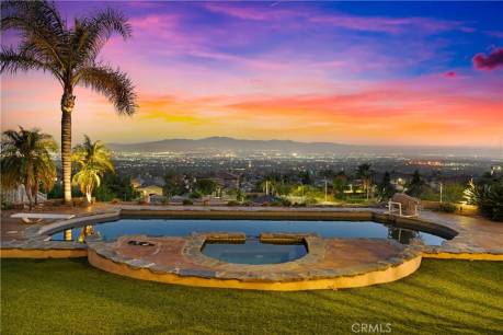 9833 Meadowood Dr