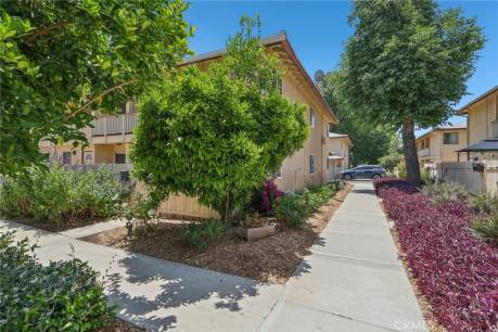 8121 Canby Ave 6