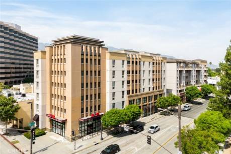 931 E Walnut St 506