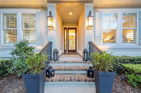 595 Colonial Dr
