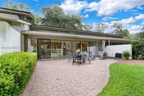 212 Greenwood Dr 323