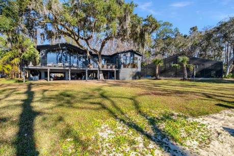 3517 Lakeview Dr