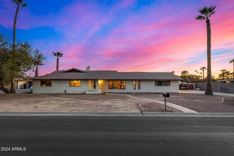203 W Llano Dr