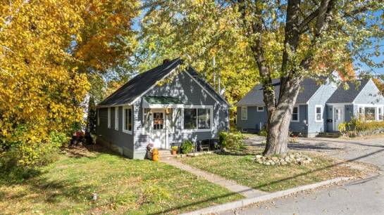 32 Caron Ln