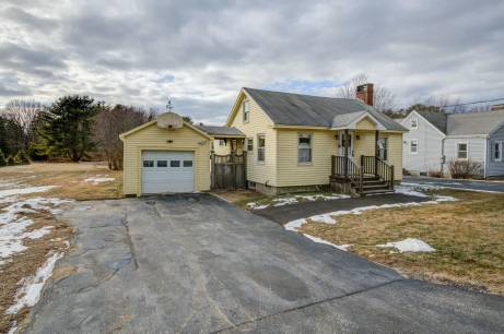 215 Black Point Rd