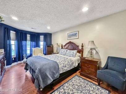 95 Tulip Ln