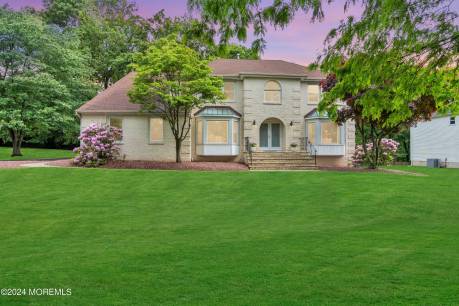 38 Amagansett Dr