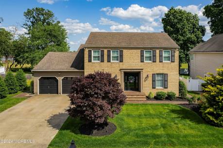 32 Crestwood Ave