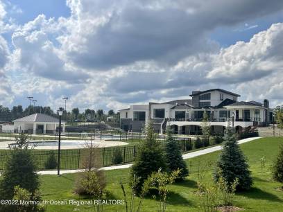 50 Longwood Dr