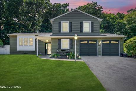 14 Deer Hollow Dr