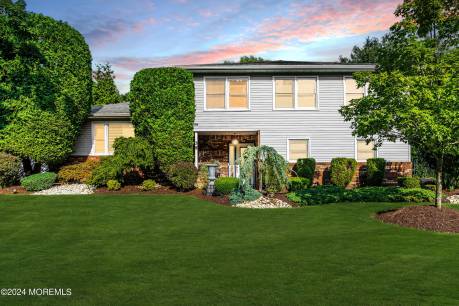 38 Buttonwood Dr