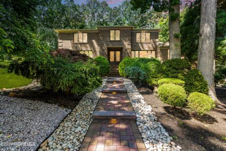 11 Vista Dr