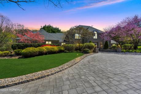 17 Country Club Ln