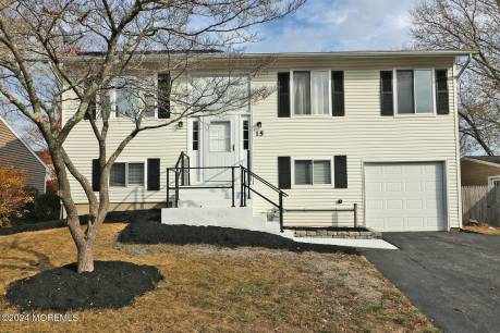 15 Commodore Ct