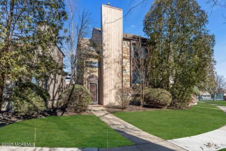 102 Diamond Ln