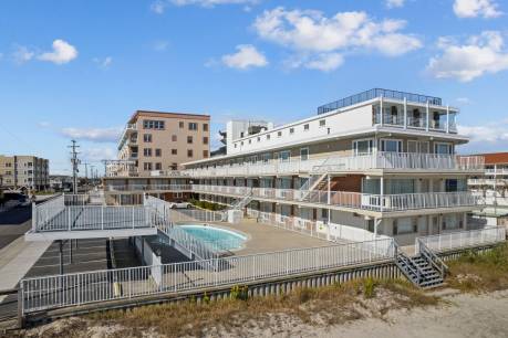 511 E Stockton 225