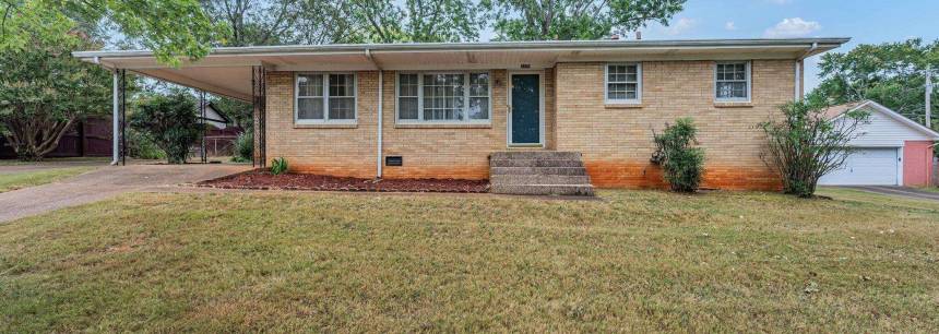 2435 Crestwood Drive SW