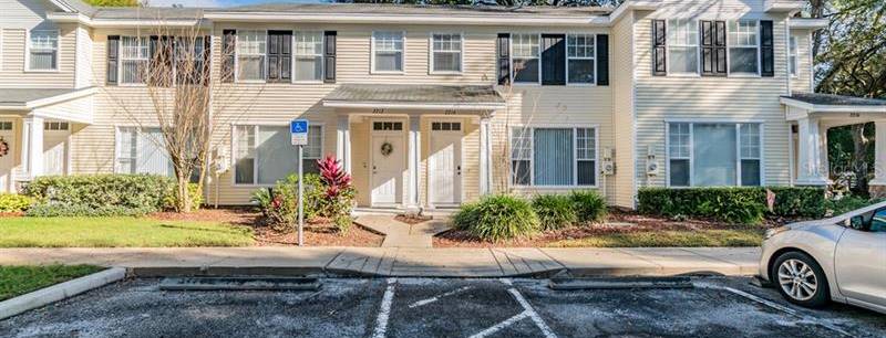 2214 Golden Oak Ln