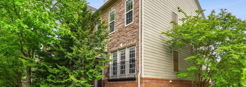 2322 Limehurst Dr NE