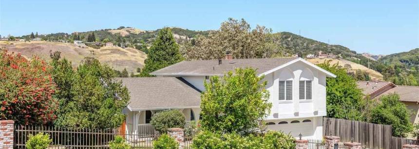 2233 Bristlecone Dr.