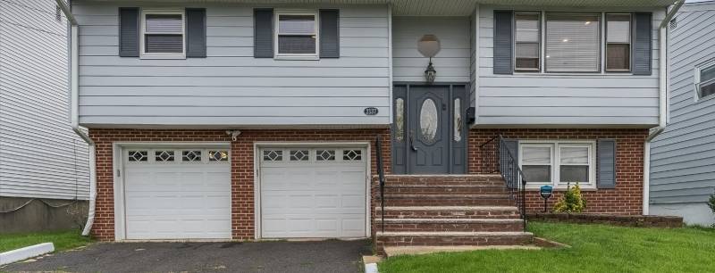 2137 Stanley Terrace