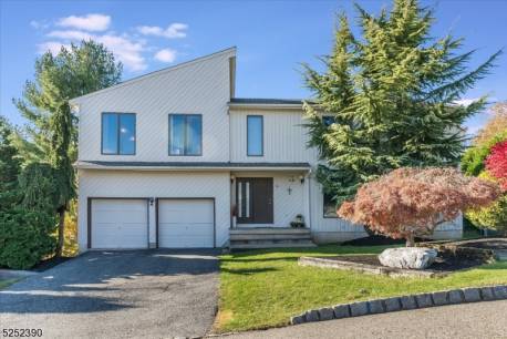88 Agawam Dr