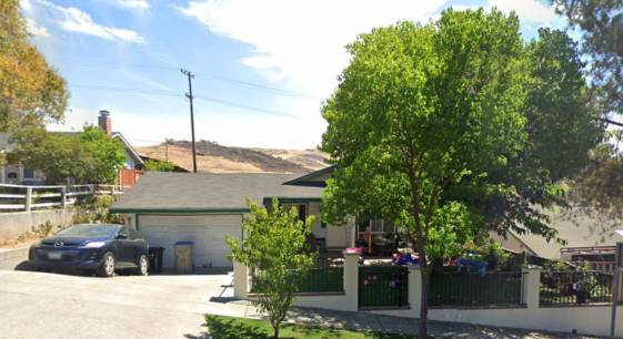 4858 Snow Dr