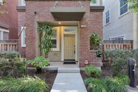 1589 Lee Pl