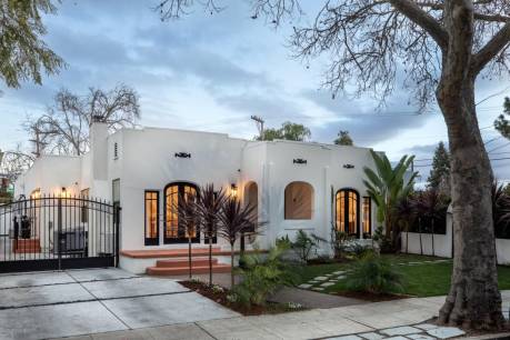 1384 Mariposa Ave