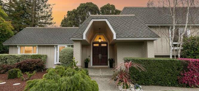 1055 Woodland Dr