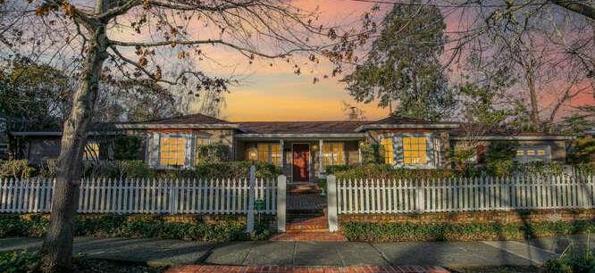 755 Costa Rica Ave