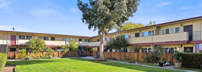 3049 Los Prados St 226