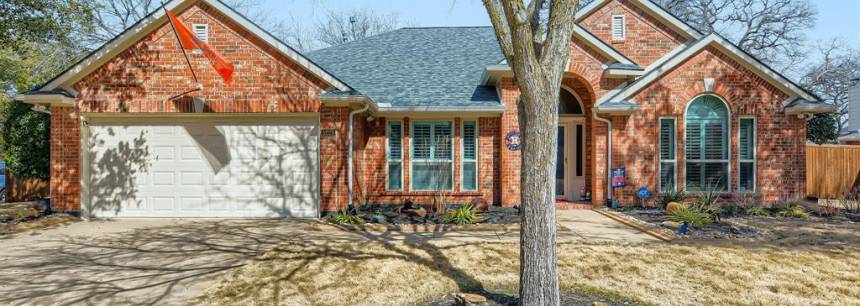 3220 Loyola Dr