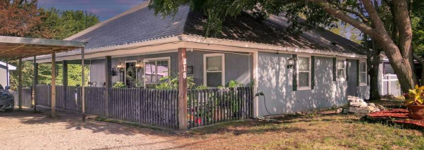 318 Center Ln