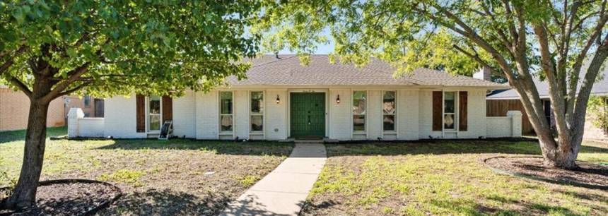 702 Thoreau Ln