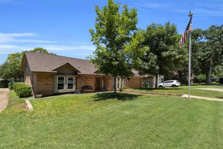 2111 Castle Oaks Dr