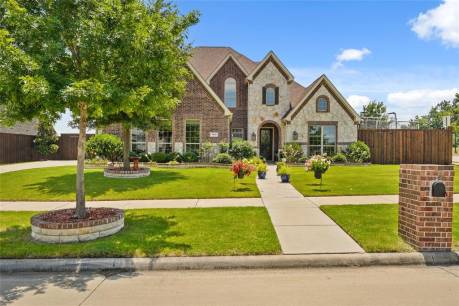 15121 Fountain Ln
