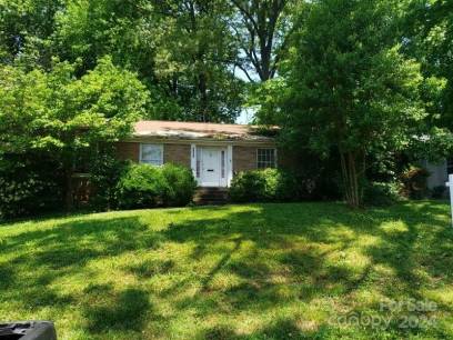 5825 Ruth Dr