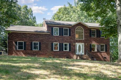 1540 Chatham Ct NW