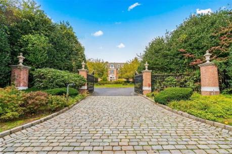 8 Orchard Ln