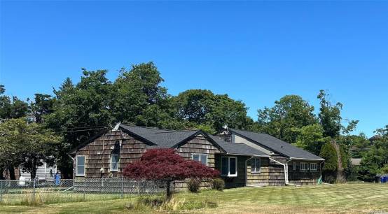 284 Roe Ave