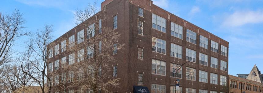1733 W Irving Park Rd #202