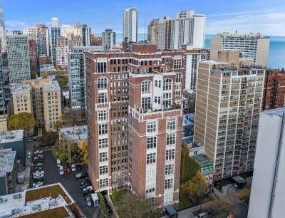 20 E Cedar St 17C