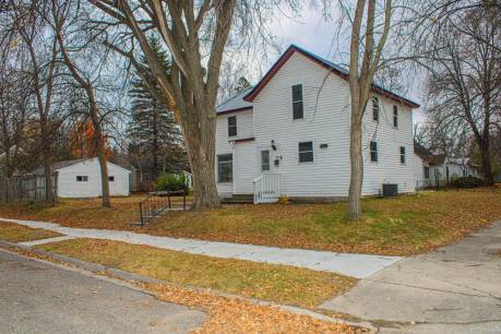 302 9th Ave E