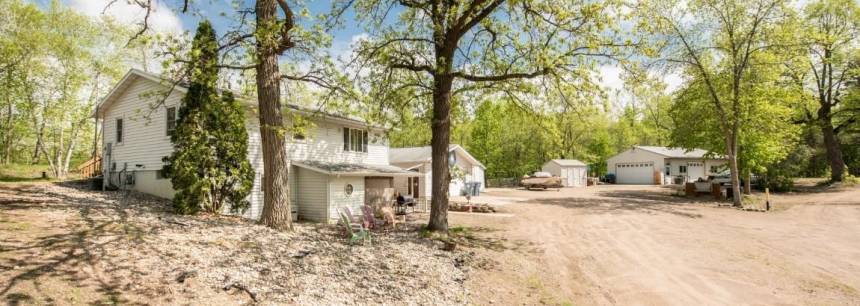 1063 E Lake Brophy Rd NW
