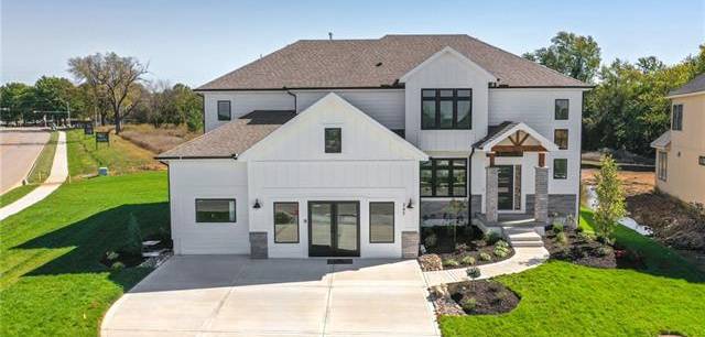 345 NW Ambersham Dr